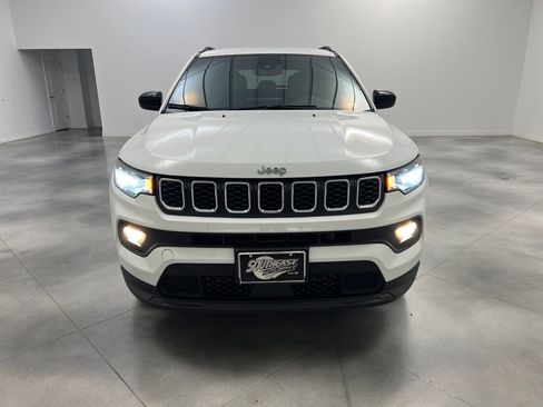 Used 2024 Jeep Compass Latitude AWD/4WD image 2