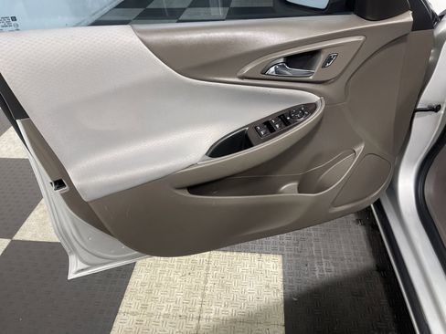 Used 2022 Chevrolet Malibu LT image 10