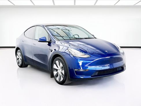 Used 2022 Tesla Model Y Long Range AWD/4WD image 3