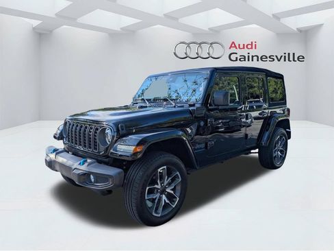 Used 2024 Jeep Wrangler Unlimited w/ Technology Group AWD/4WD image 8