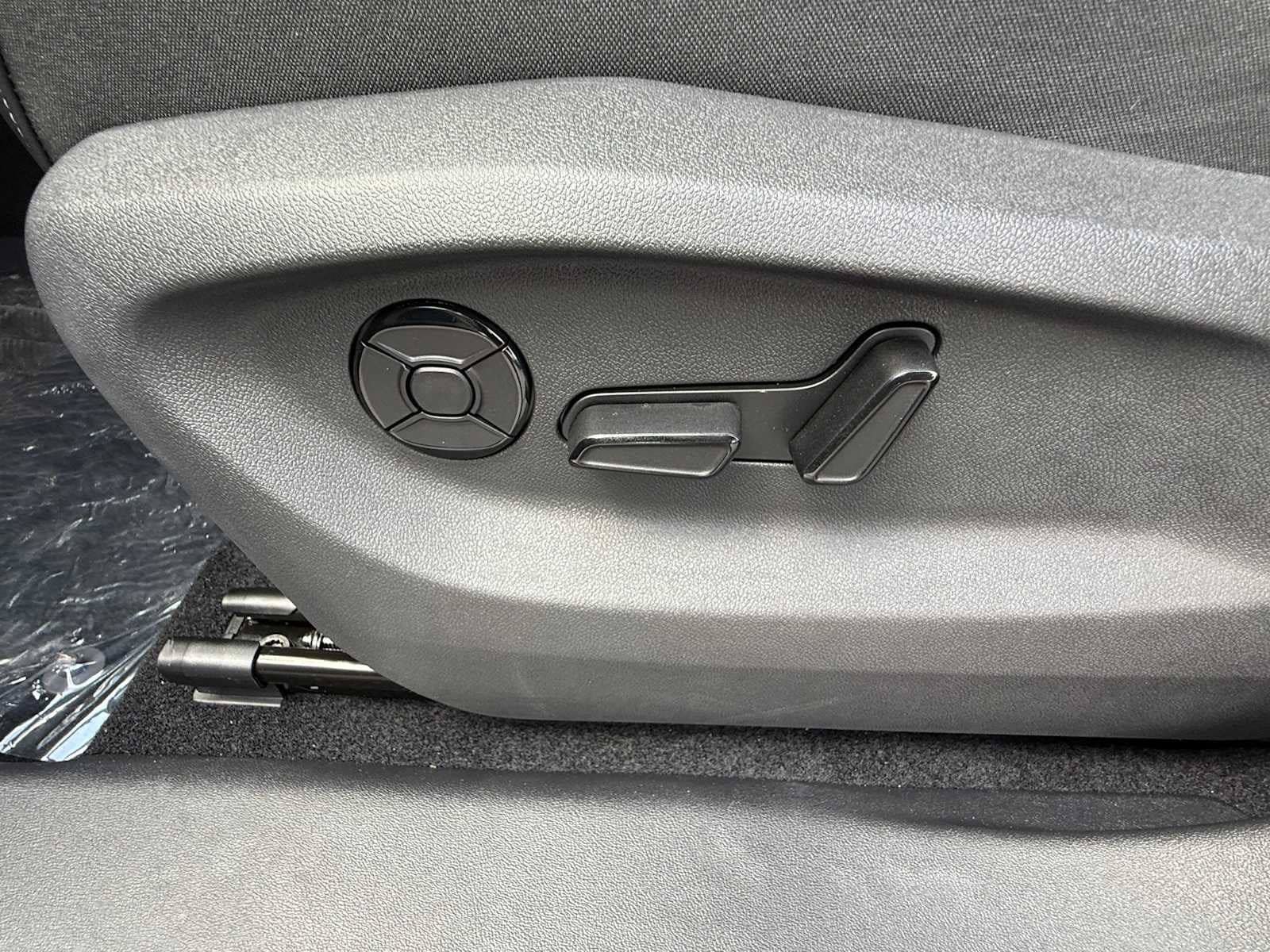 New 2026 Volkswagen Tiguan SE AWD/4WD image 11