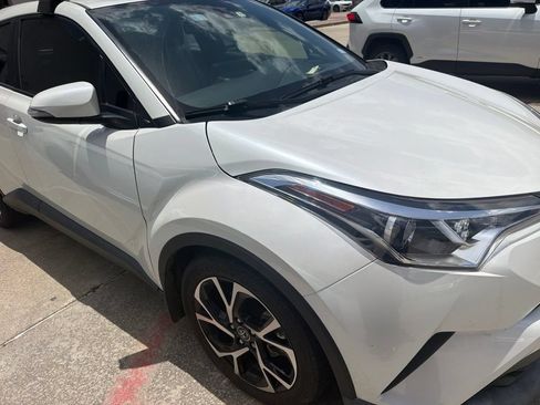 Used 2019 Toyota C-HR XLE FWD image 4