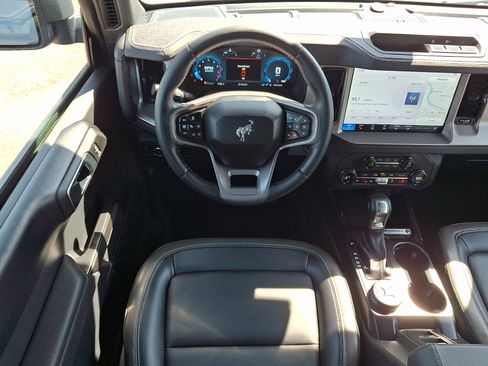 Used 2025 Ford Bronco Outer Banks AWD/4WD image 11