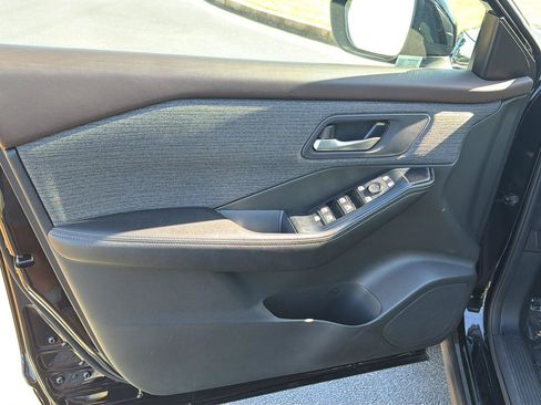 Used 2023 Nissan Rogue SV AWD/4WD image 16