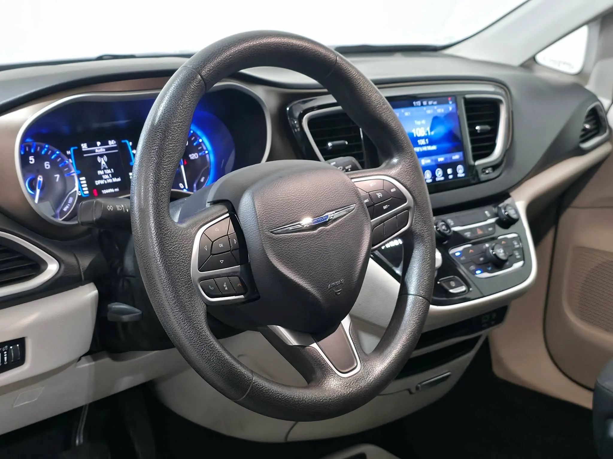 Used 2017 Chrysler Pacifica Touring FWD image 10