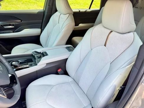 Certified 2026 Toyota Grand Highlander AWD Hybrid image 9