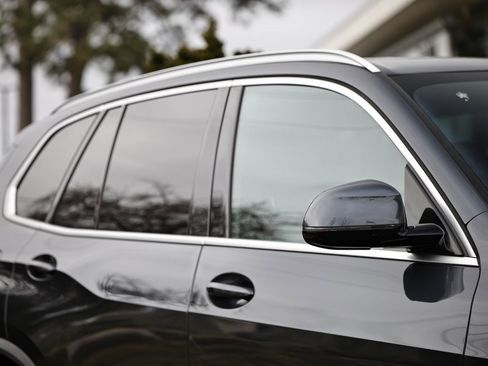 Used 2022 BMW X5 xDrive40i w/ Premium Package image 3