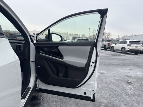 Used 2025 Subaru Solterra Touring image 8