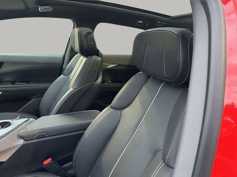 Certified 2025 Cadillac Optiq Sport 2 image 27