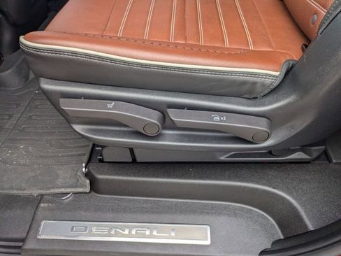 Used 2023 GMC Yukon XL Denali Ultimate AWD/4WD image 32