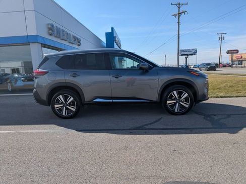 Used 2023 Nissan Rogue SL image 3