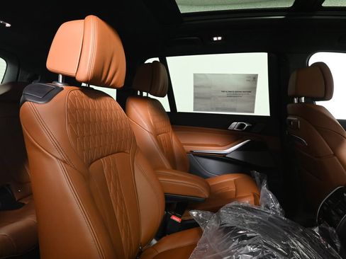 Used 2027 BMW X7 M60i AWD/4WD image 38