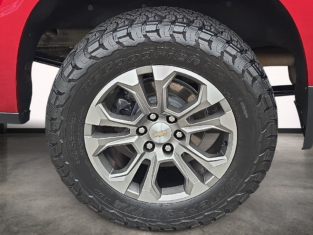 Used 2023 Chevrolet Silverado 1500 High Country w/ Technology Package AWD/4WD image 7