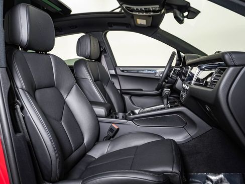 Certified 2026 Porsche Macan Turbo AWD/4WD image 15