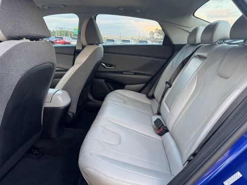 Used 2021 Hyundai Elantra Limited image 28