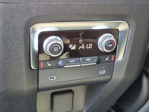Used 2024 GMC Yukon AT4 w/ AT4 Premium Plus Package AWD/4WD image 11
