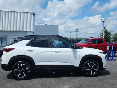Used 2023 Chevrolet TrailBlazer RS w/ Sun and Liftgate Package AWD/4WD image 6