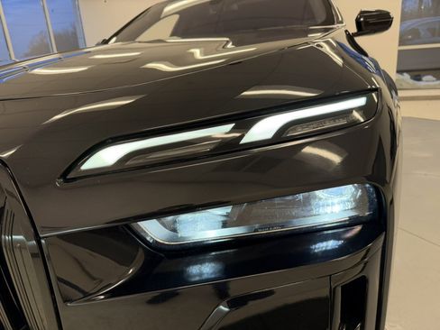 Used 2023 BMW 760i xDrive image 61