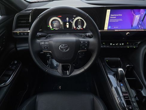 Used 2025 Toyota Crown Signia image 12