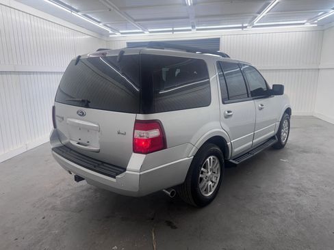 Used 2011 Ford Expedition XLT image 5