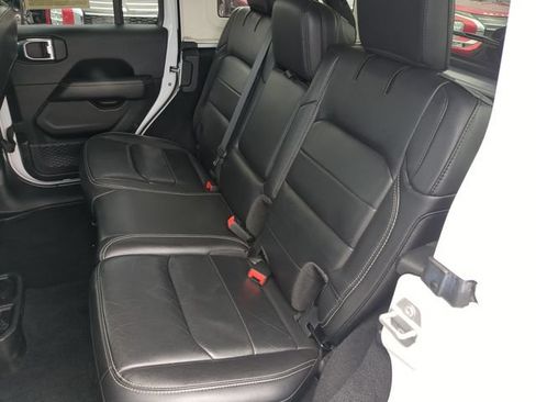 Used 2019 Jeep Wrangler Unlimited Sahara AWD/4WD image 19