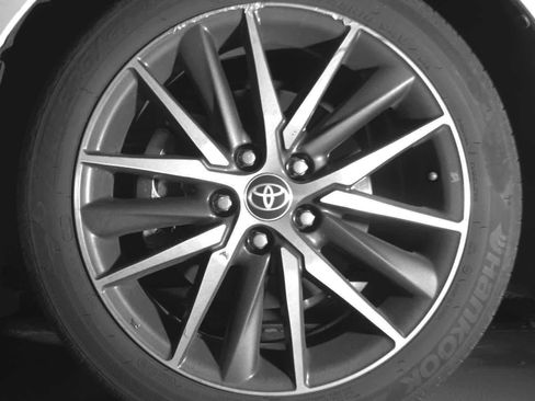 Used 2023 Toyota Camry XLE image 8