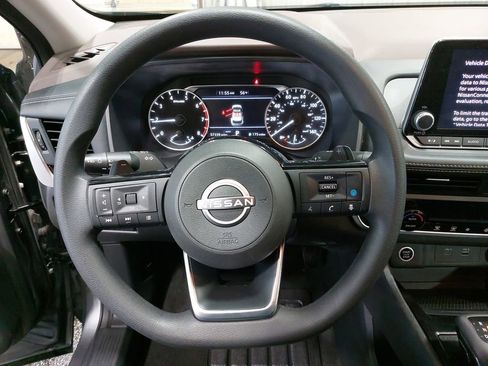 Used 2023 Nissan Rogue SV image 17