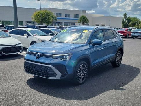 Certified 2025 Volkswagen Taos SE FWD image 27