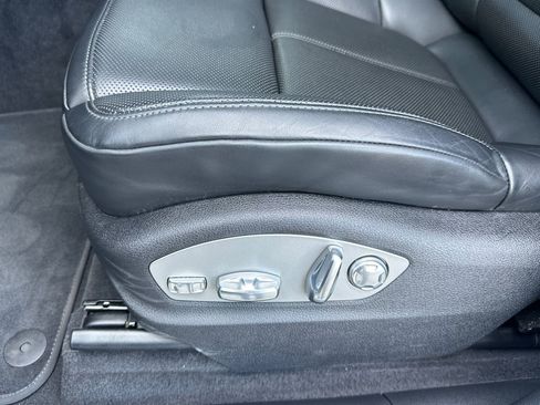 Used 2025 Porsche Macan image 14