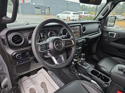 Used 2023 Jeep Wrangler Unlimited Sahara image 21