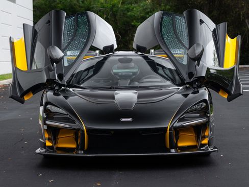 Used 2019 McLaren Senna image 42