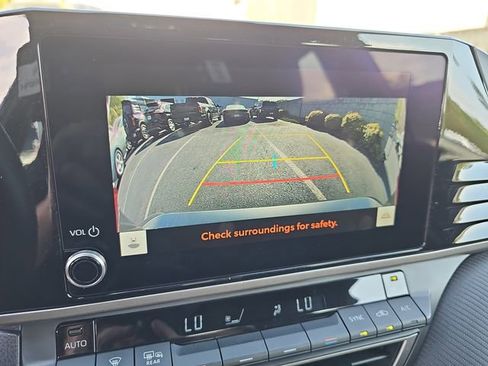 Used 2025 Toyota Camry SE image 27