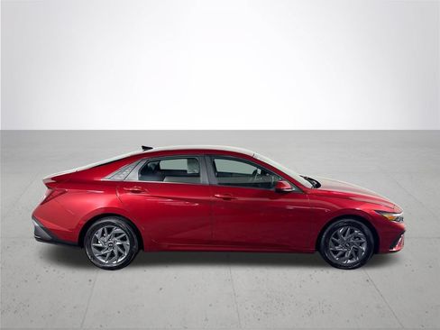 Used 2024 Hyundai Elantra SEL FWD image 5