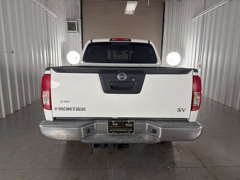 Used 2019 Nissan Frontier SV image 6