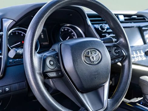 Used 2018 Toyota Camry LE FWD image 17