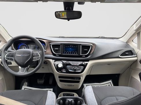 Used 2018 Chrysler Pacifica Touring Plus w/ Tire & Wheel Group image 24