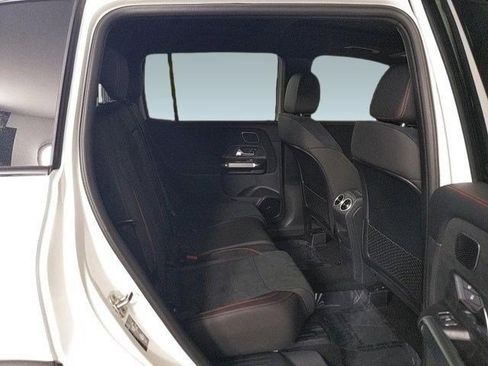 Used 2024 Mercedes-Benz GLB 250 image 24