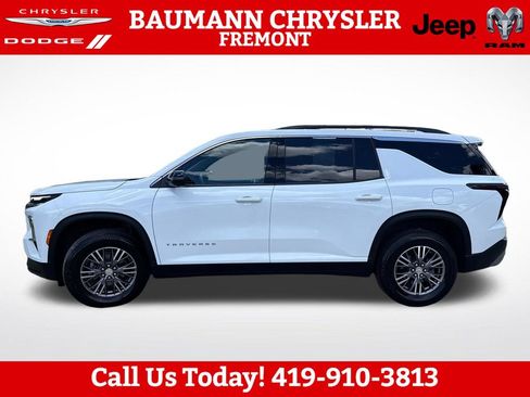 Used 2024 Chevrolet Traverse LT FWD image 3