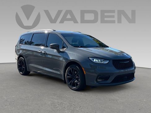 Used 2021 Chrysler Pacifica Touring w/ S Appearance Package image 1