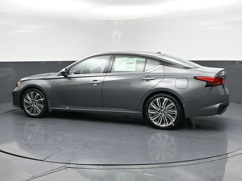 New 2025 Nissan Altima 2.5 SL image 31