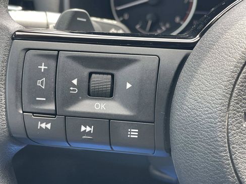 Used 2023 Nissan Rogue SV FWD image 21