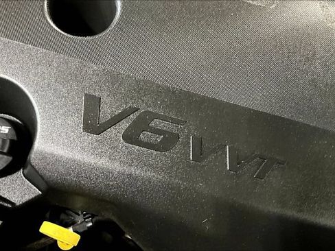 Used 2023 Chevrolet Traverse LT FWD image 31