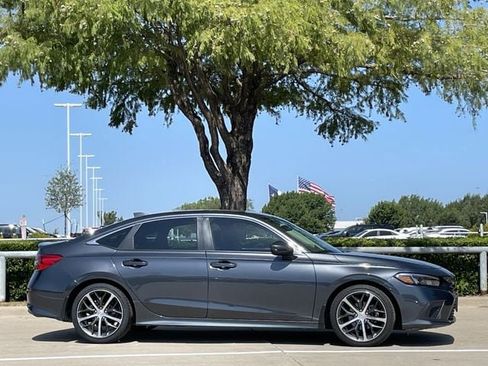 Used 2024 Honda Civic Touring image 3