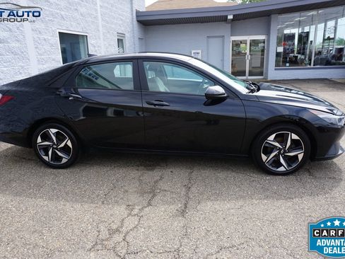 Used 2023 Hyundai Elantra SEL w/ Convenience Package FWD image 6