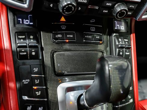 Used 2016 Porsche Cayenne Turbo S image 32