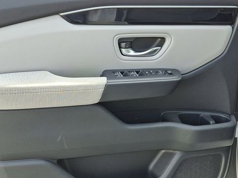 Used 2023 Honda Pilot LX image 14