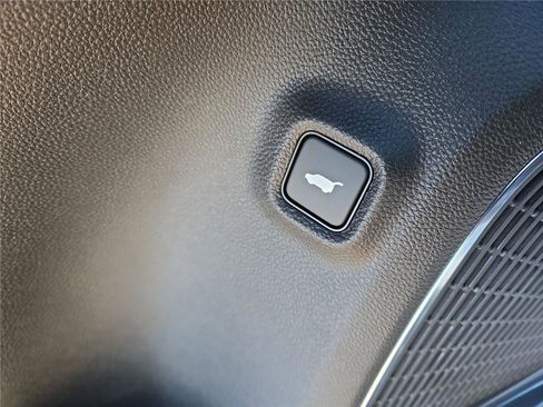 New 2026 Acura MDX SH-AWD w/Advance image 18