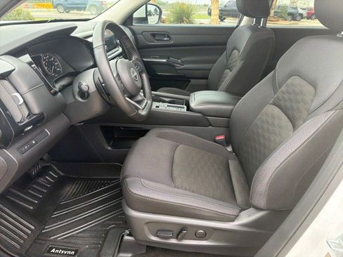 Used 2024 Nissan Pathfinder SV FWD image 5