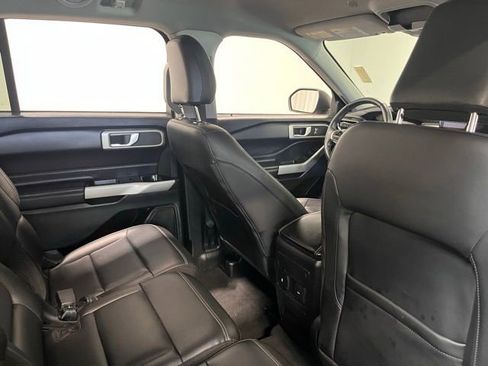 Used 2023 Ford Explorer XLT w/ Equipment Group 202A AWD/4WD image 14