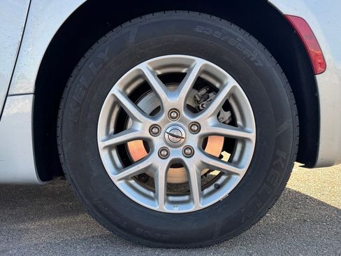 Used 2024 Chrysler Pacifica Touring-L image 12